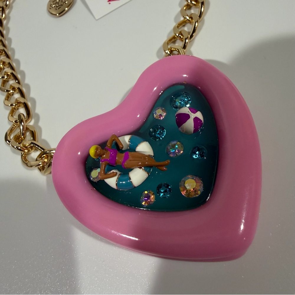 Rare NWT Betsey Johnson Pink Heart Gold Chain Pool Party Pendant Necklace - Picture 2 of 6